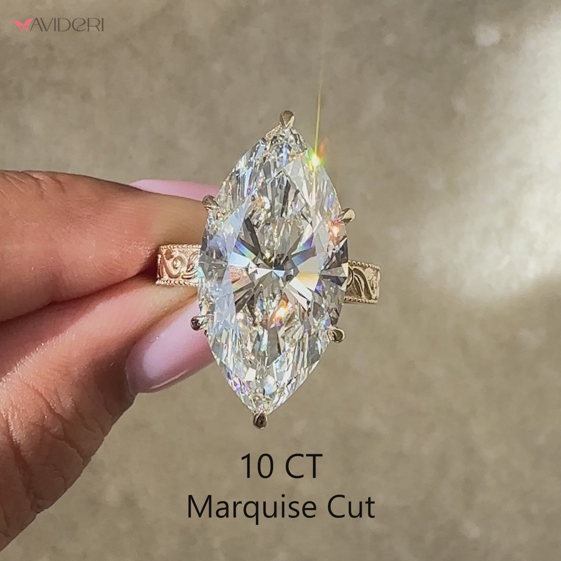 Avideri engagement ring in yellow gold.
