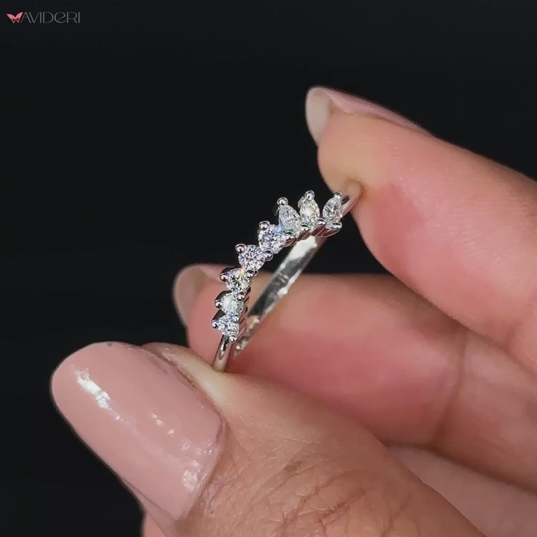 Elegant tiara band with delicate diamond details.

