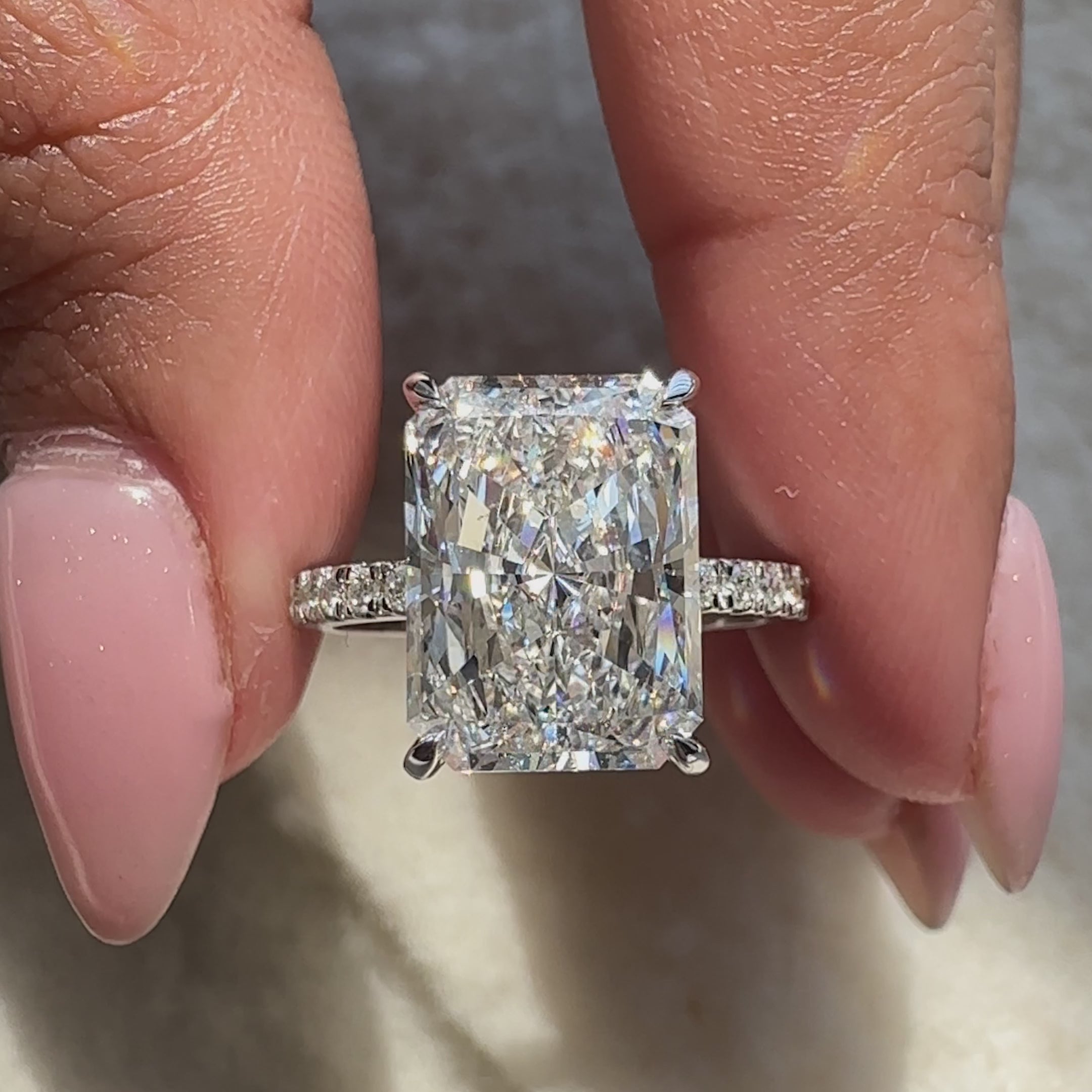 Avideri Engagement Ring with a radiant cut diamond in a 4 prong setting.