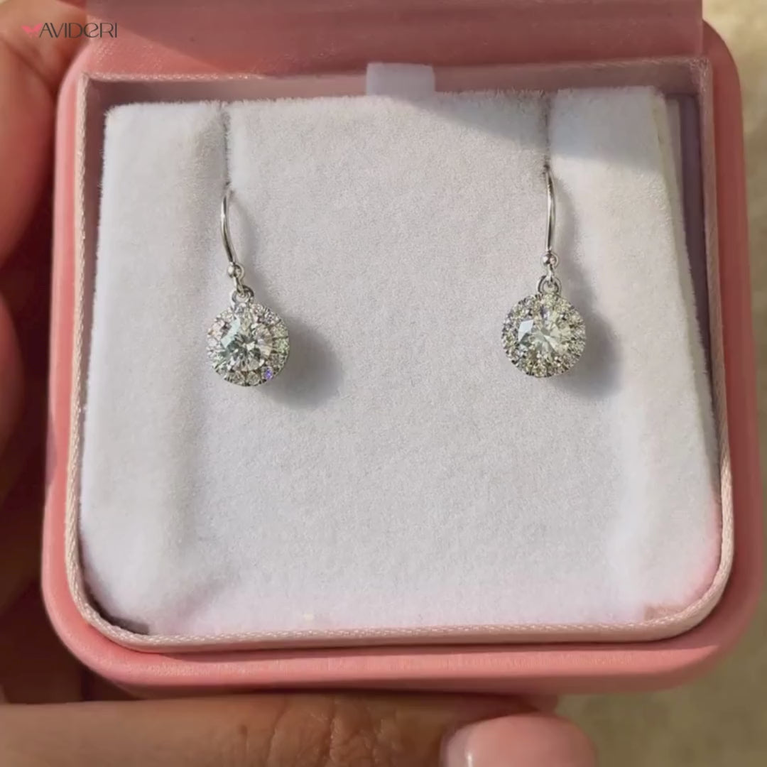 Customizable diamond earrings in white gold with 4 prong setting.