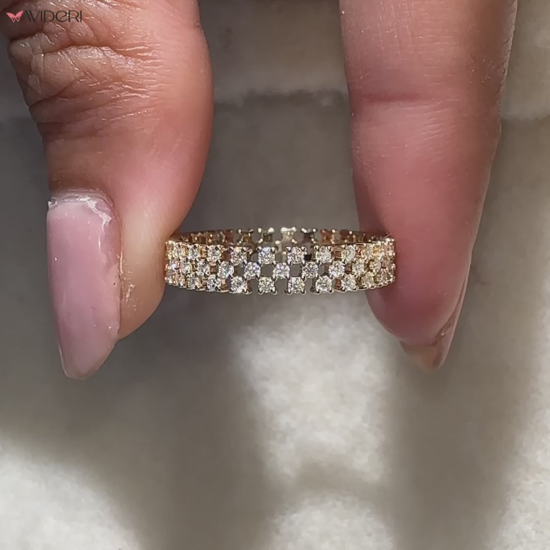 Avidéri moissanite eternity band, handcrafted design.