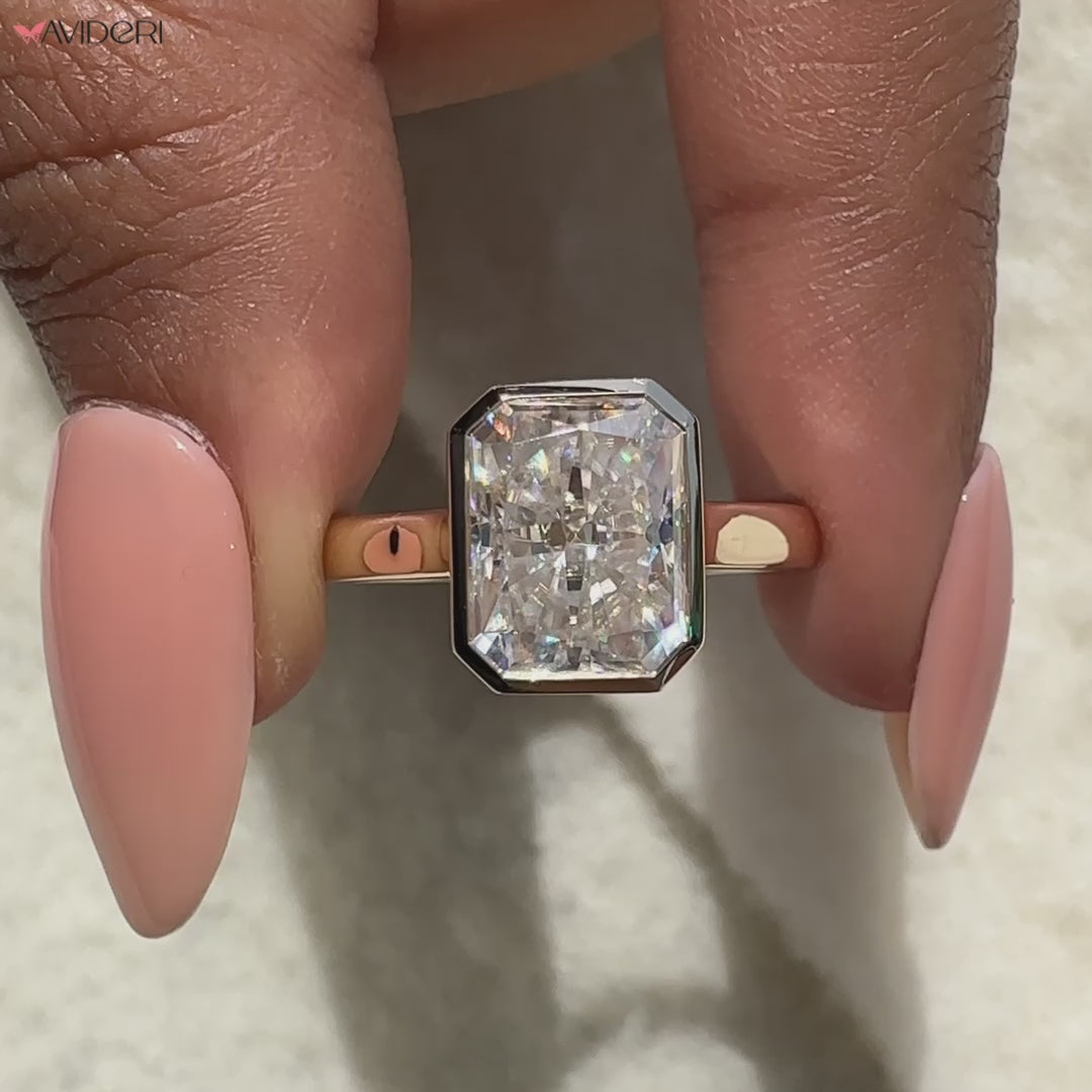 Moissanite stone shines bright with diamond-like look.
