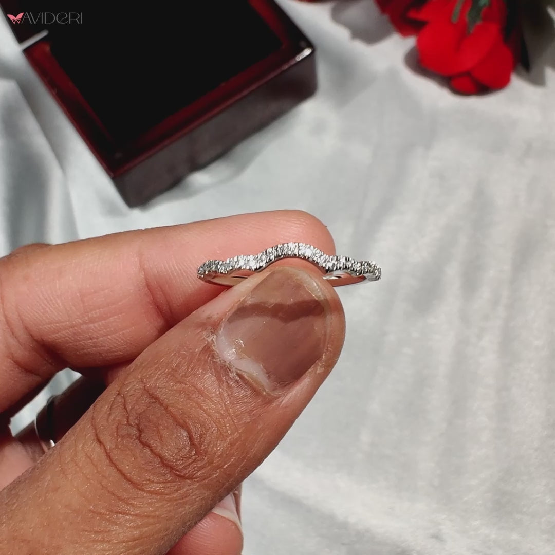 Half eternity band featuring elegant round diamonds.

