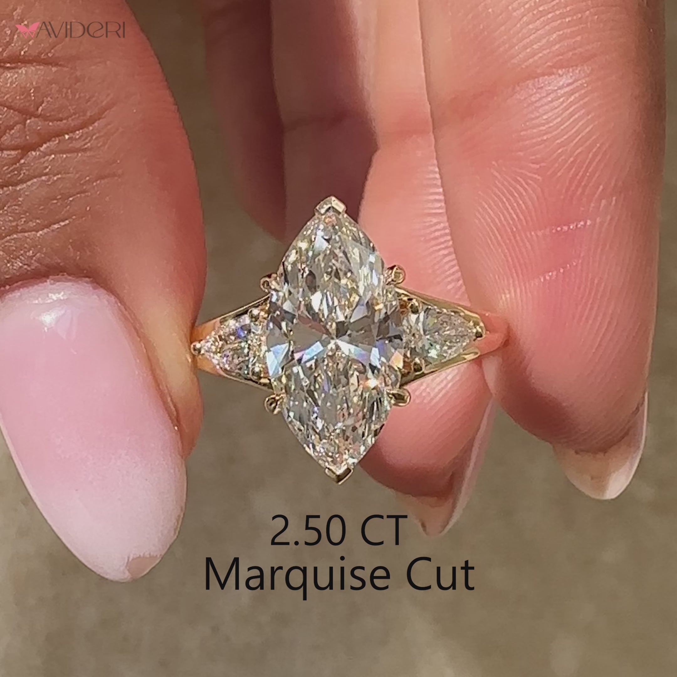 Avideri engagement ring in yellow gold.