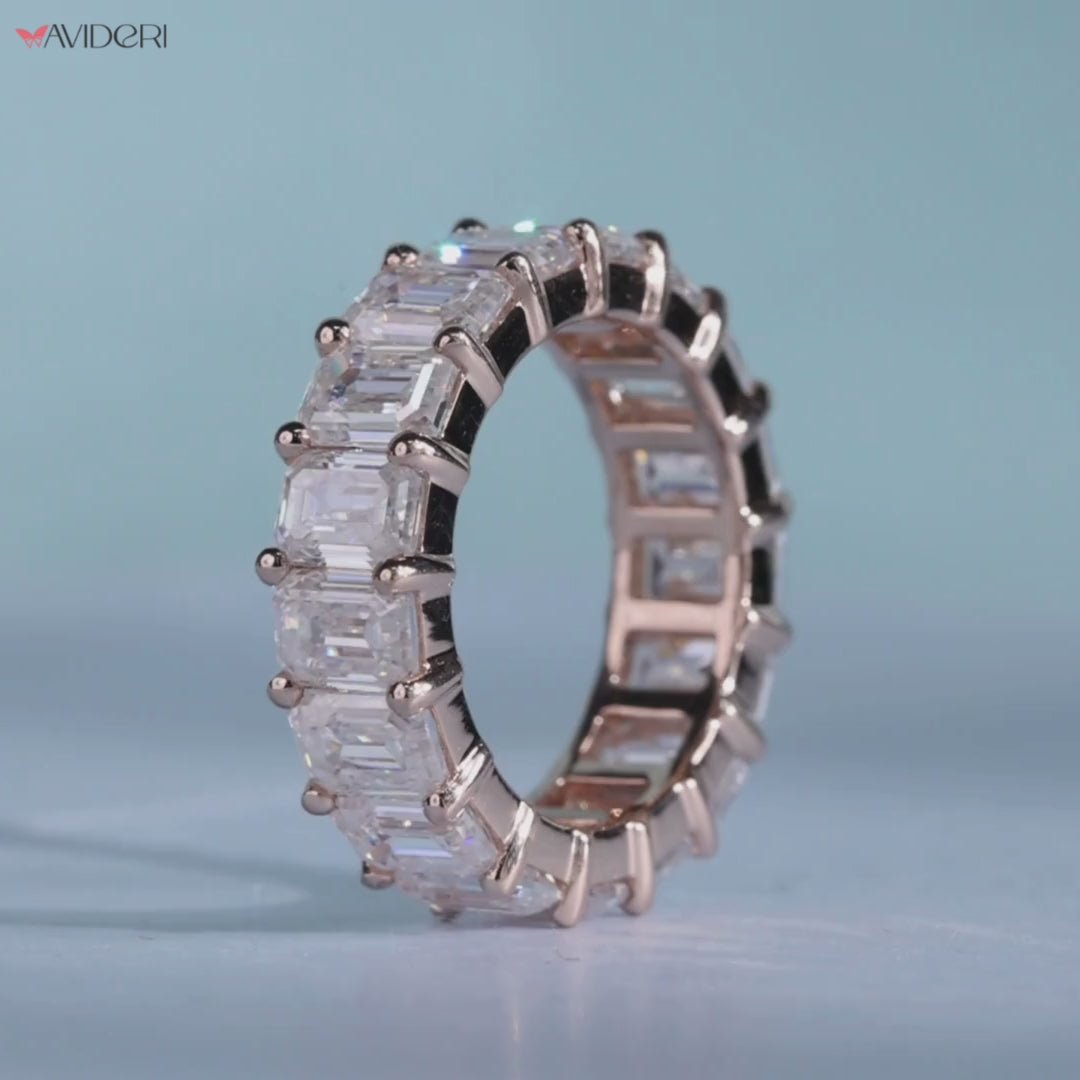 Handmade jewelry highlights skilled detail and artistic beauty in every piece.
