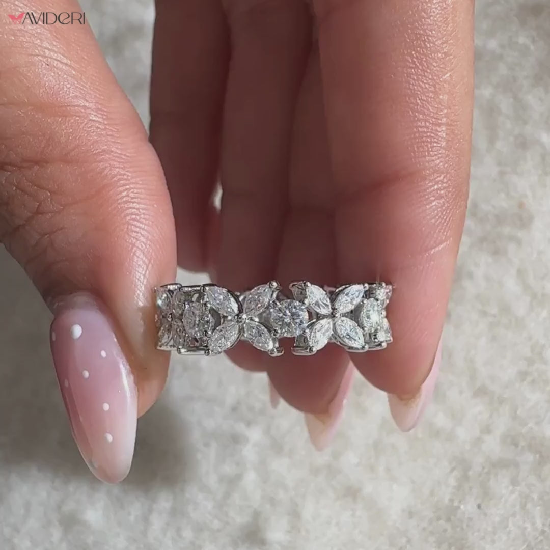 The Avideri band offers modern style with lasting appeal.