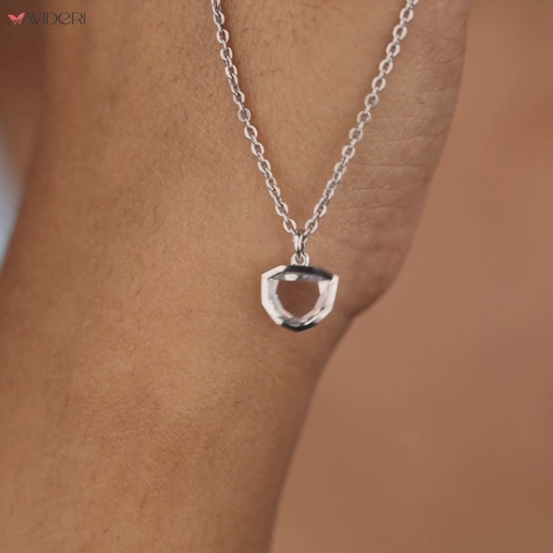 Avideri Pendant, offering a sophisticated and elegant design for every occasion.