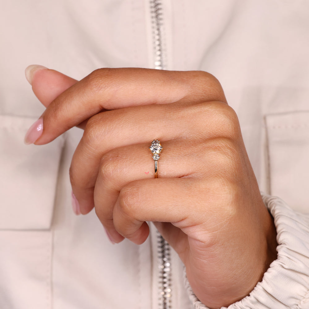 Lab grown round diamond ring IGI certified.
