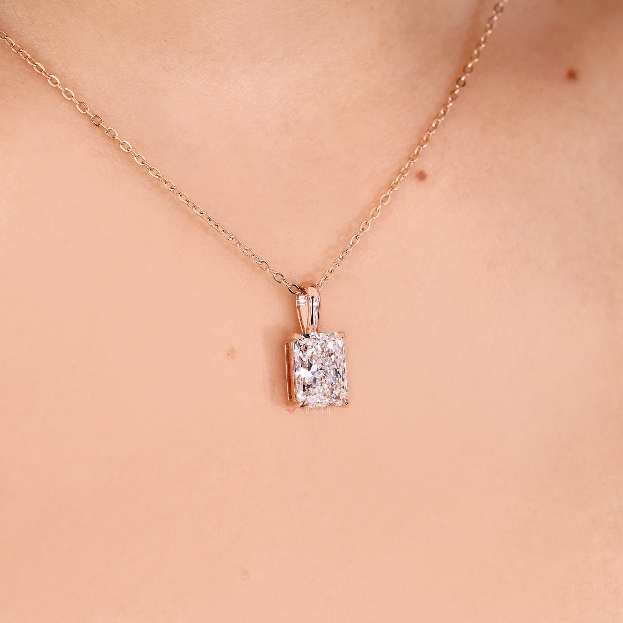 Avideri pendant with handmade jewelry.