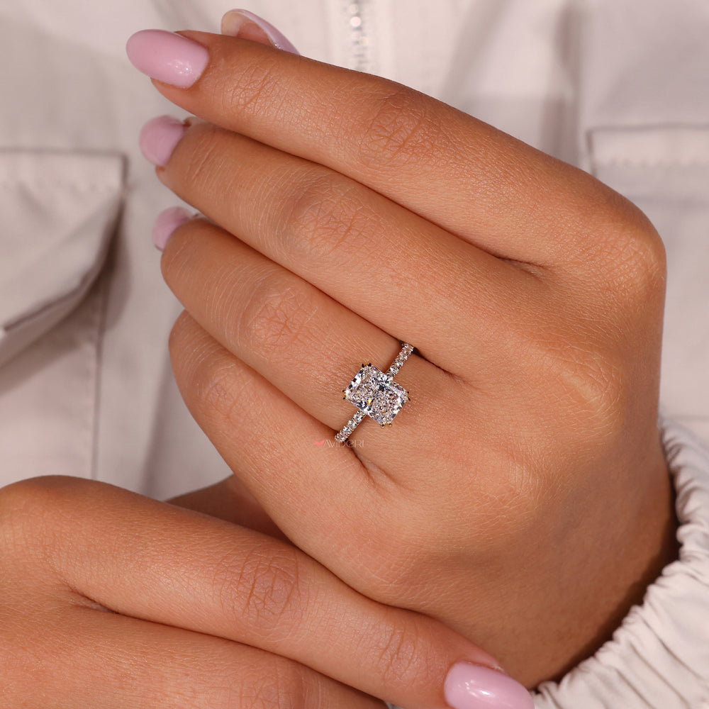 Avideri ring with handcrafted pave diamond detailing for a unique touch.
