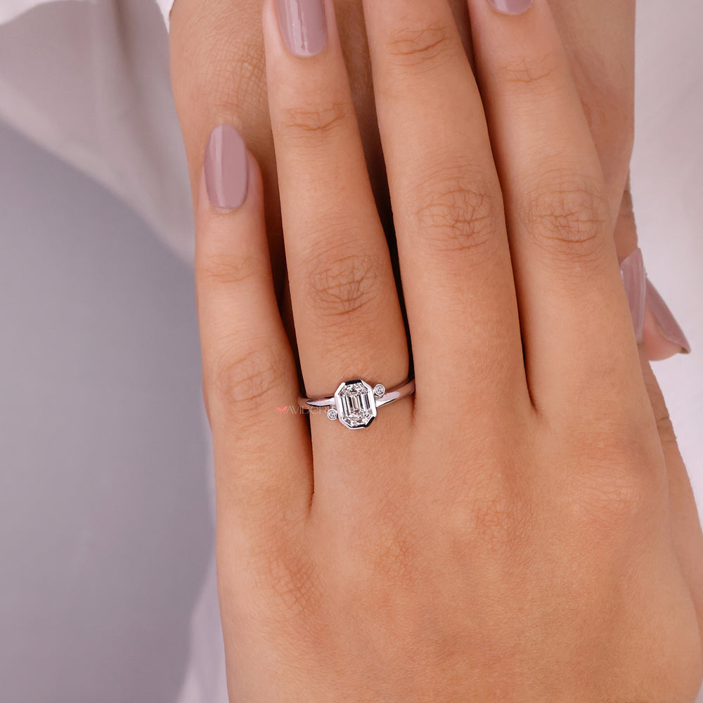 Round diamond engagement ring featuring brilliant craftsmanship.

