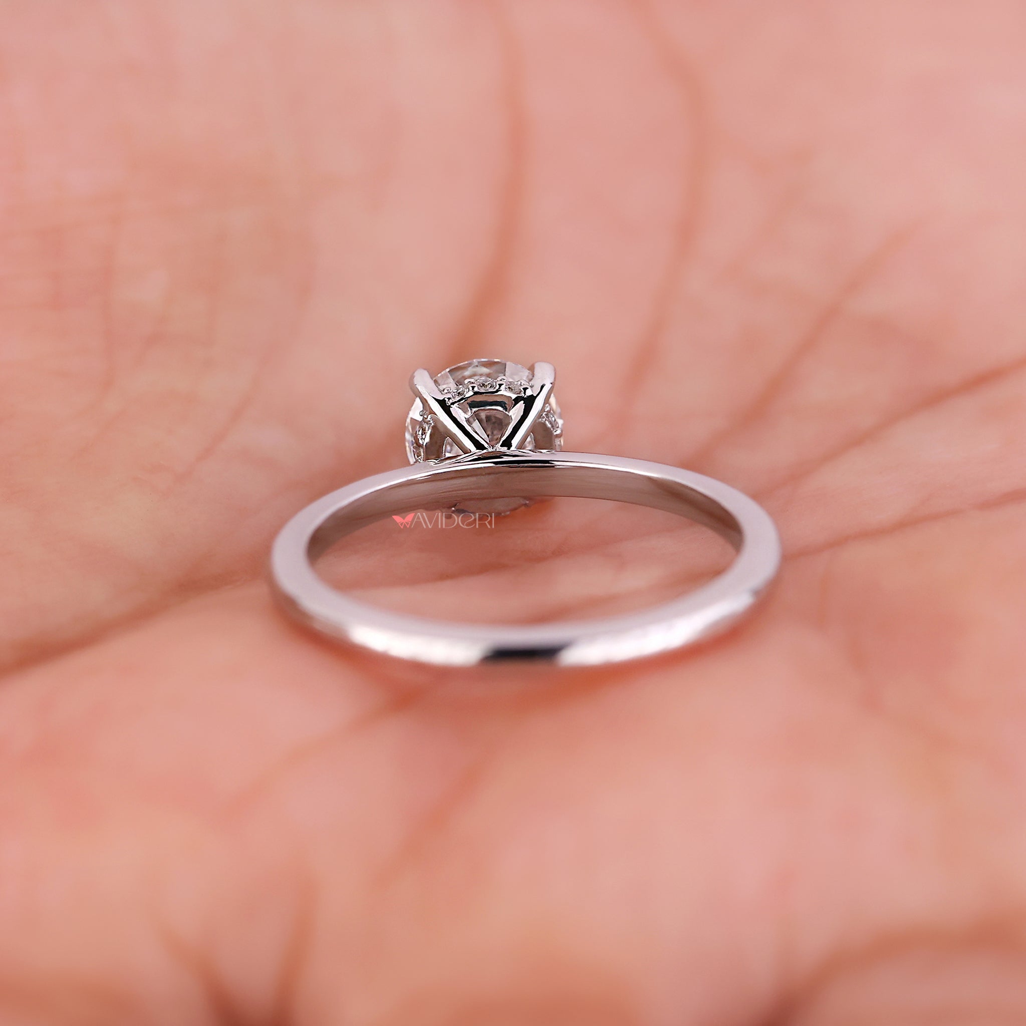 2 carat round diamond ring with an exquisite prong setting ring for sophisticated style.