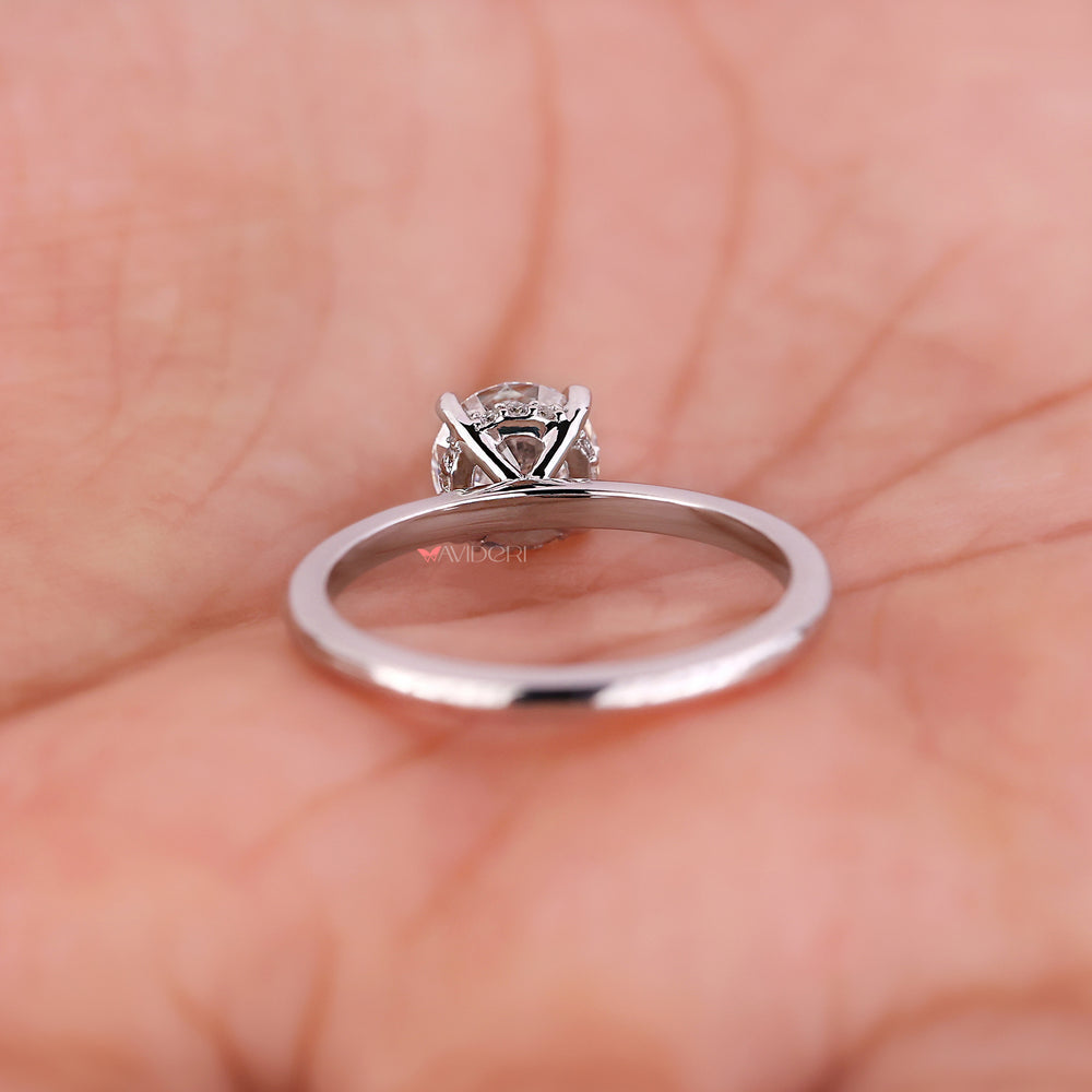 2 carat round diamond ring with an exquisite prong setting ring for sophisticated style.