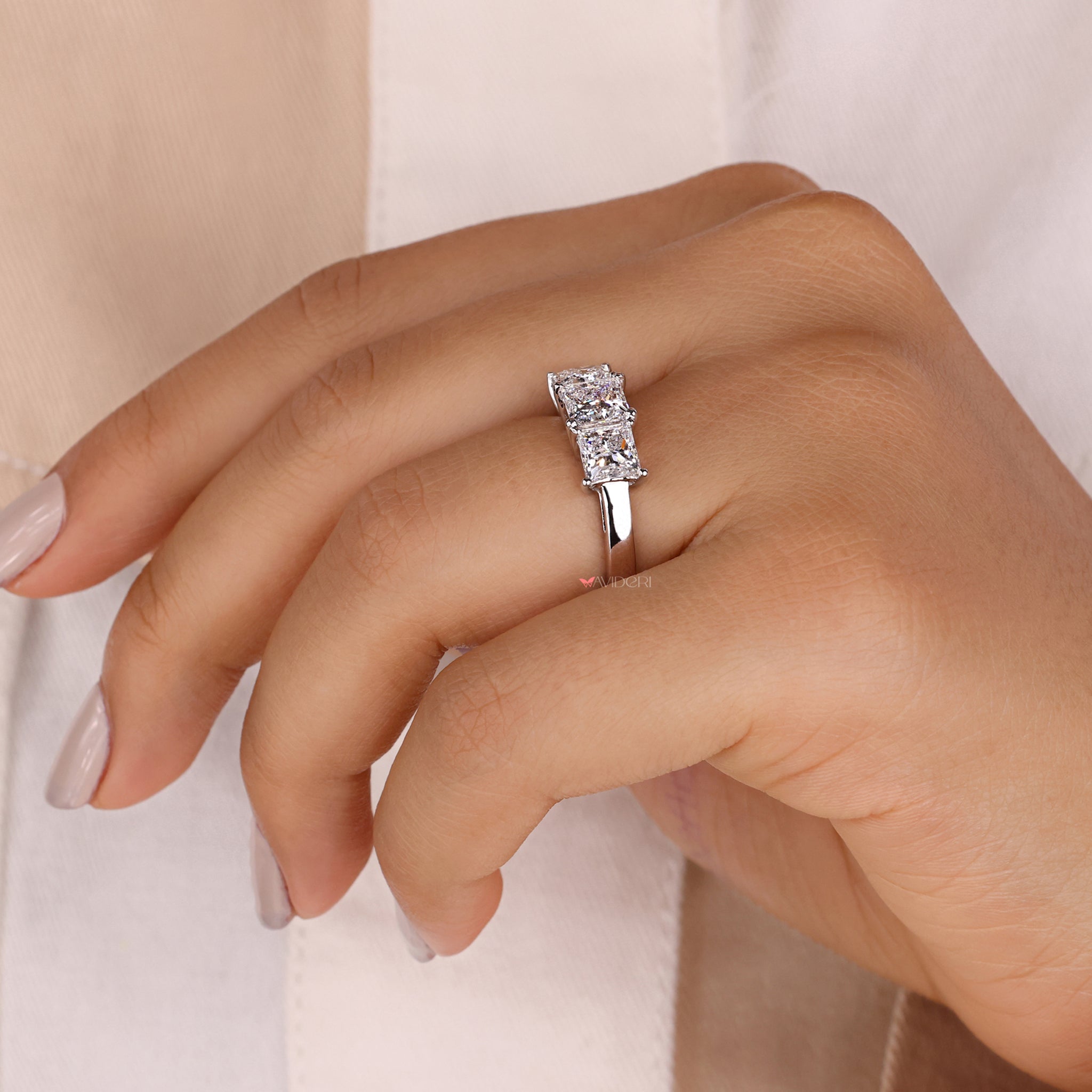 Timeless princess ring in a two-carat diamond design
