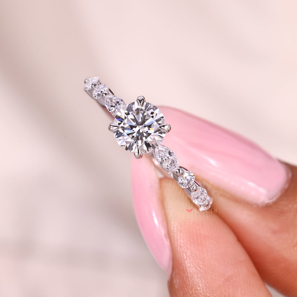 Floating bubble prong round diamond ring design.