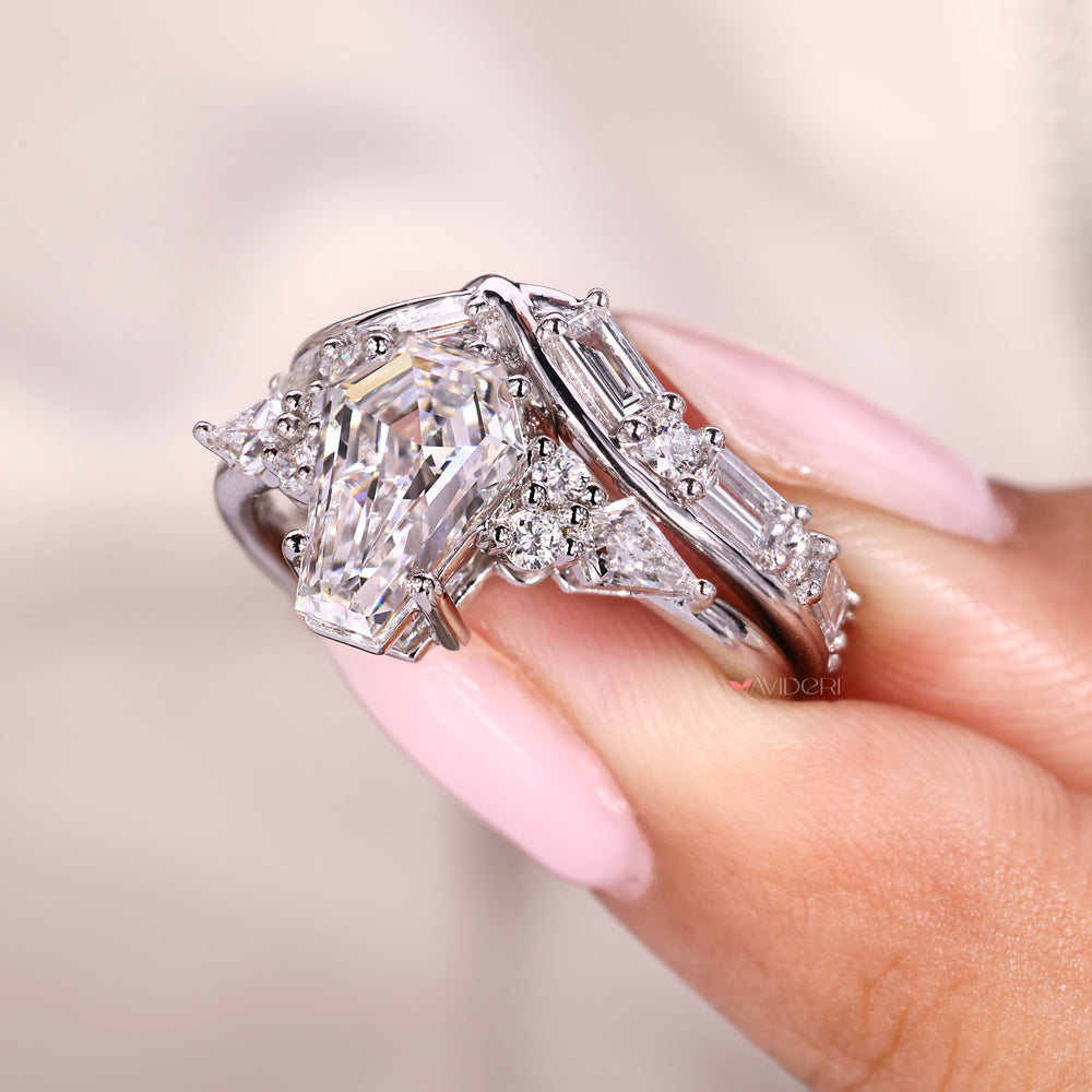 Handmade jewelry bridal set with a round cut band.
