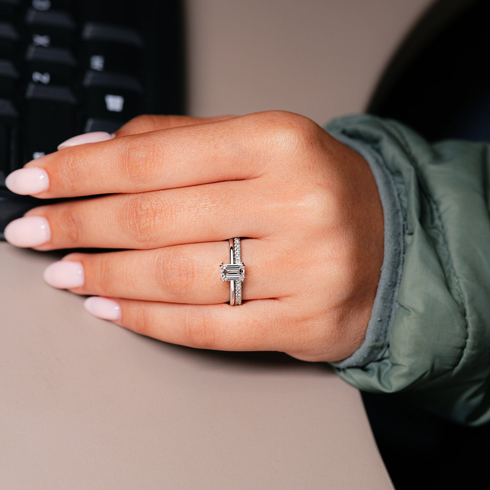 Round cut engagement ring designed to highlight stunning craftsmanship
