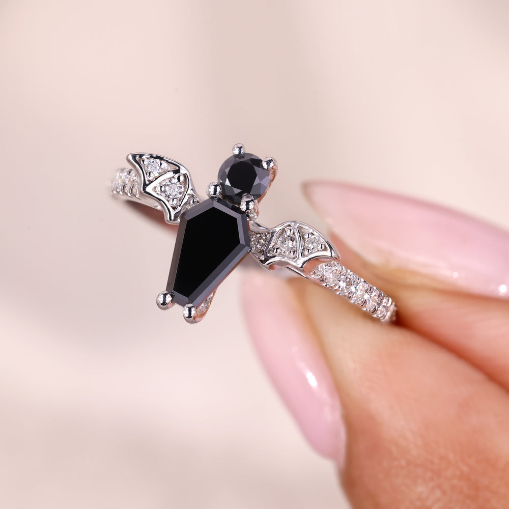 Handmade jewelry with Avideri ring.