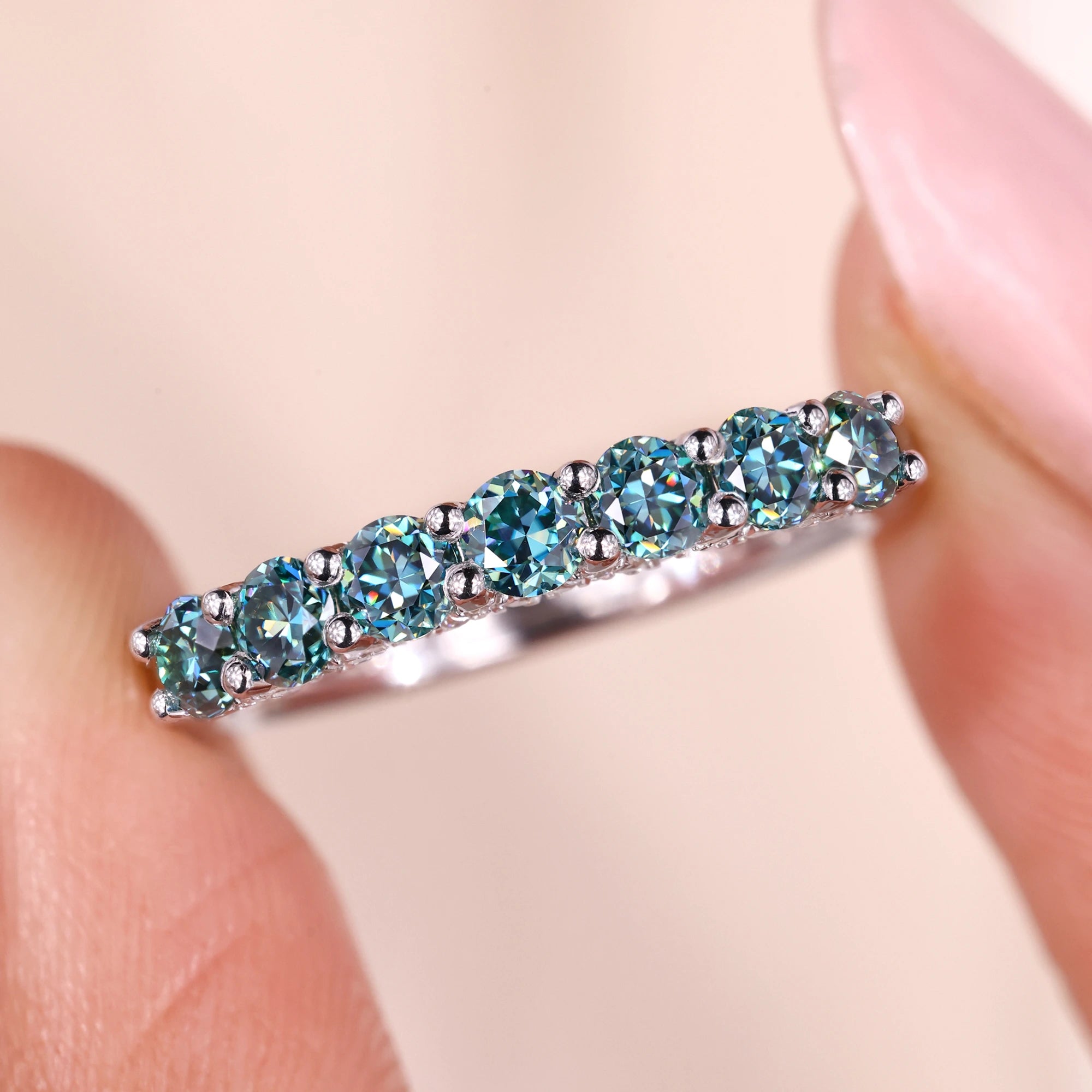 Shared prong with u prong micro pave setting.
