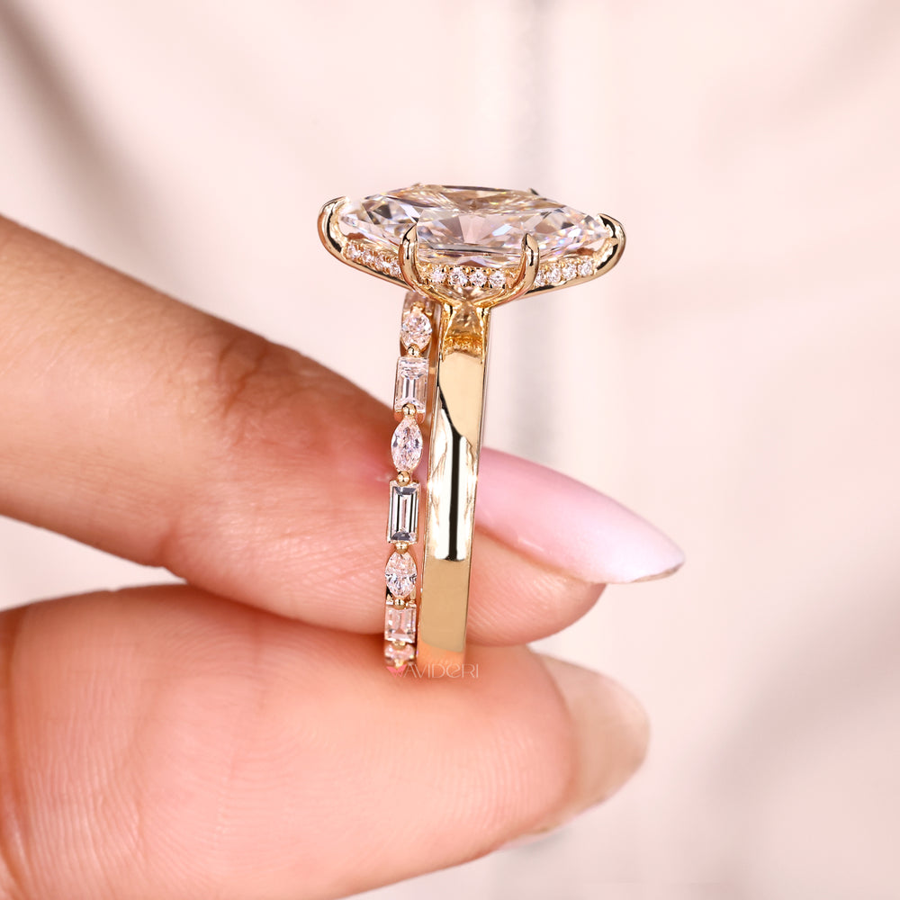 Round diamond engagement ring with wedding band.