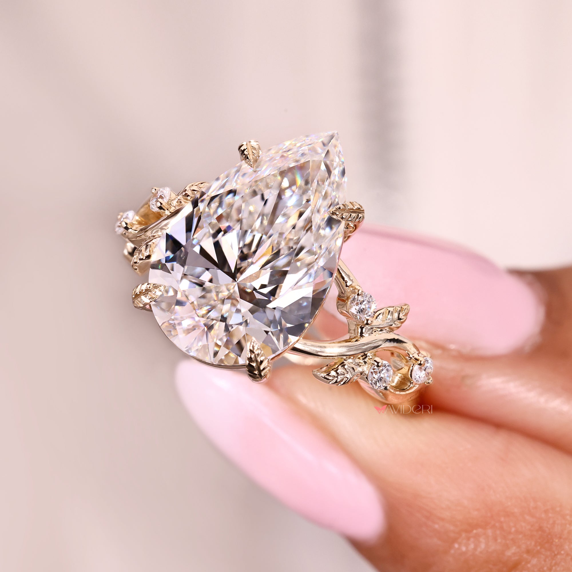 V shaped chevron band for stacking.