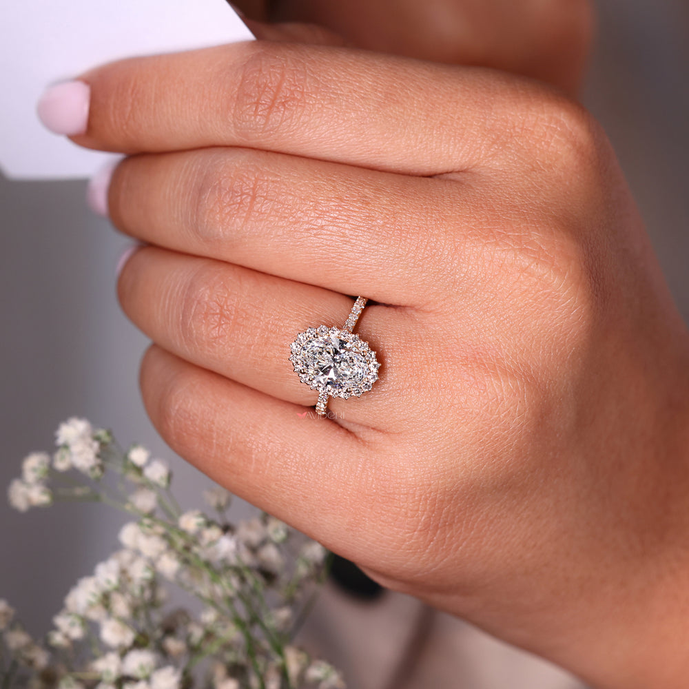 Ring yellow gold diamond setting showcasing an elegant oval diamond.

