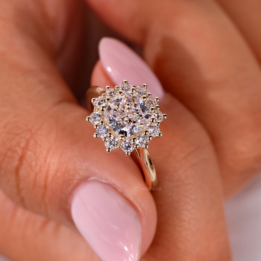Halo cluster ring designed to enhance the diamond’s brilliance.
