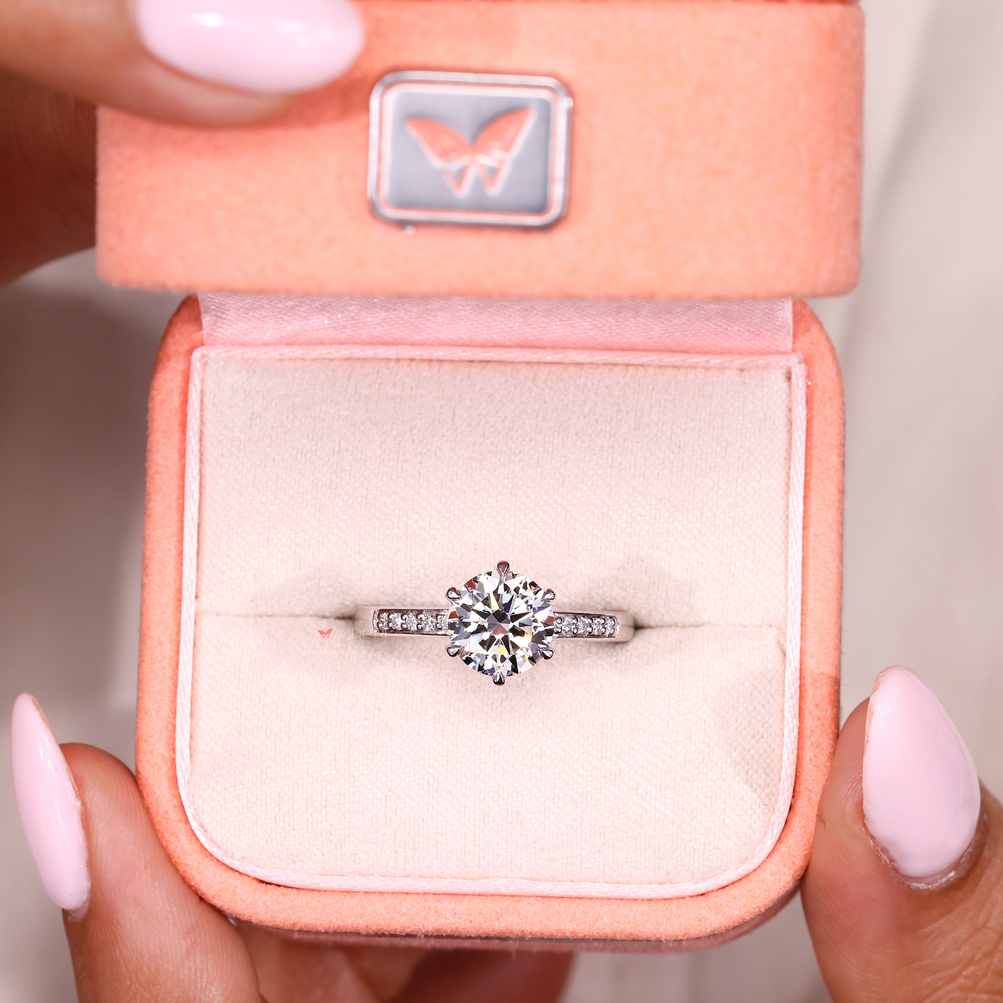 IGI certified lab diamond ring with round cut center
