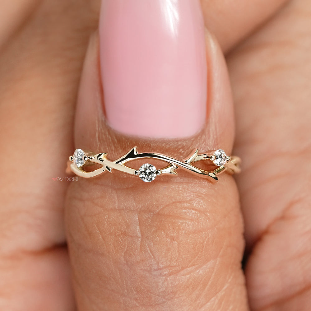 Twisted wedding band featuring round diamond accent stones
