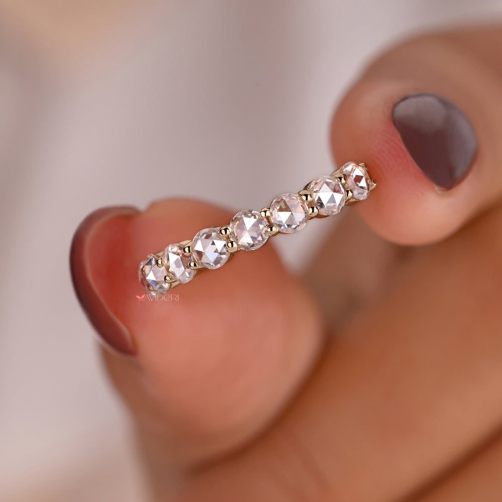 Pave setting band with sparkling diamonds.
