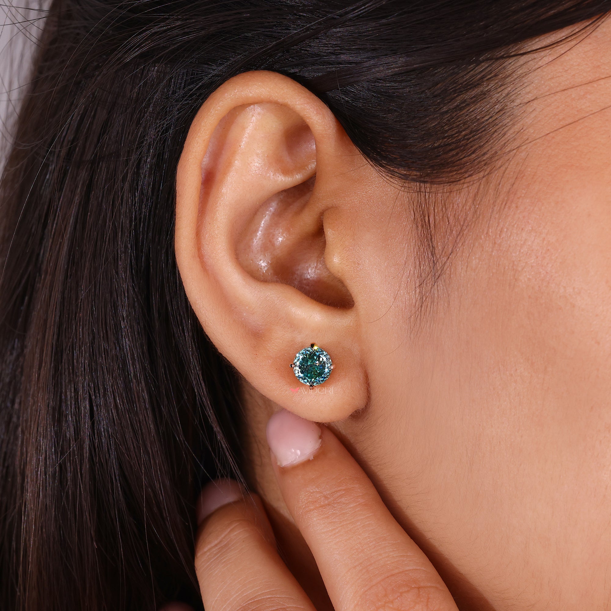 Anniversary gift for her in moissanite stud earrings.