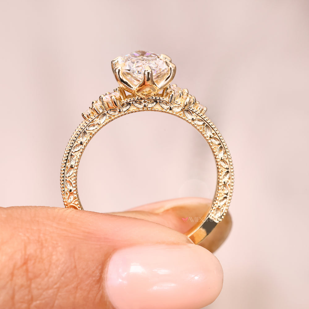 Dutch marquise ring with claw prong setting.
