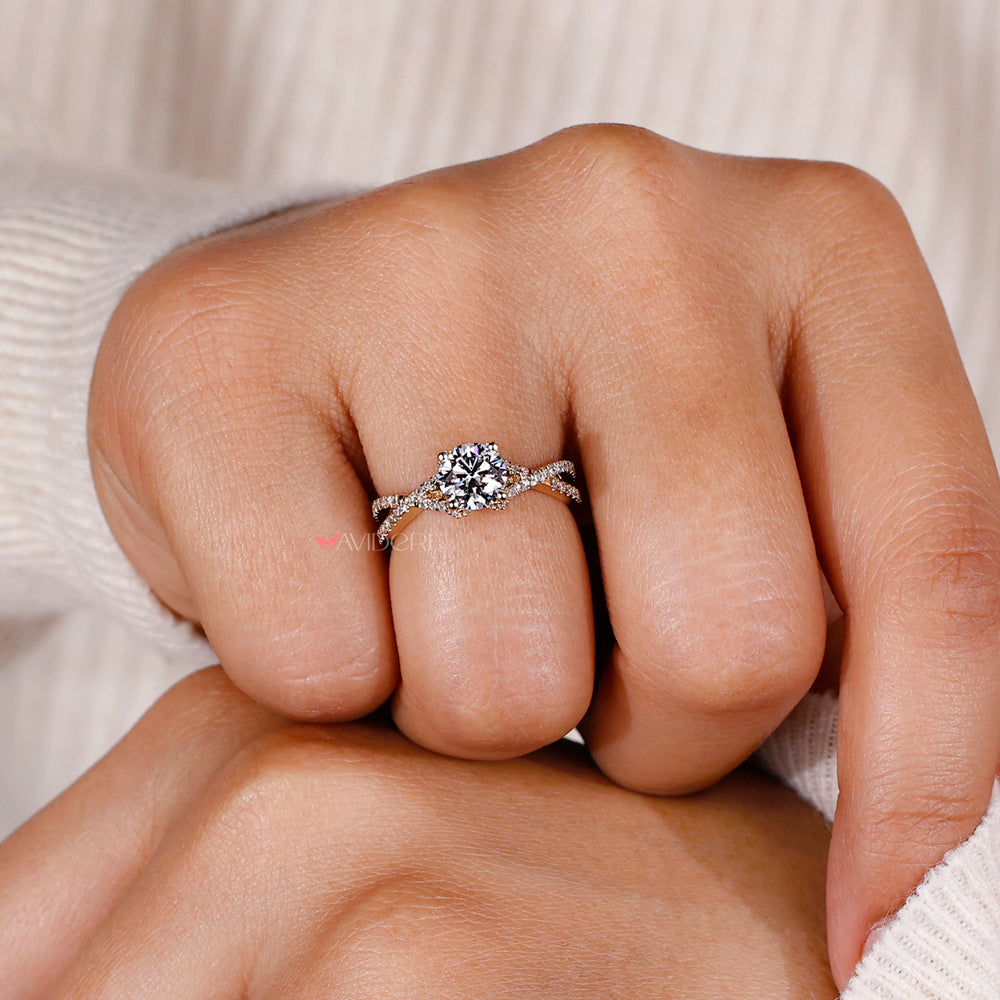 Round cut diamond ring basket setting ring.

