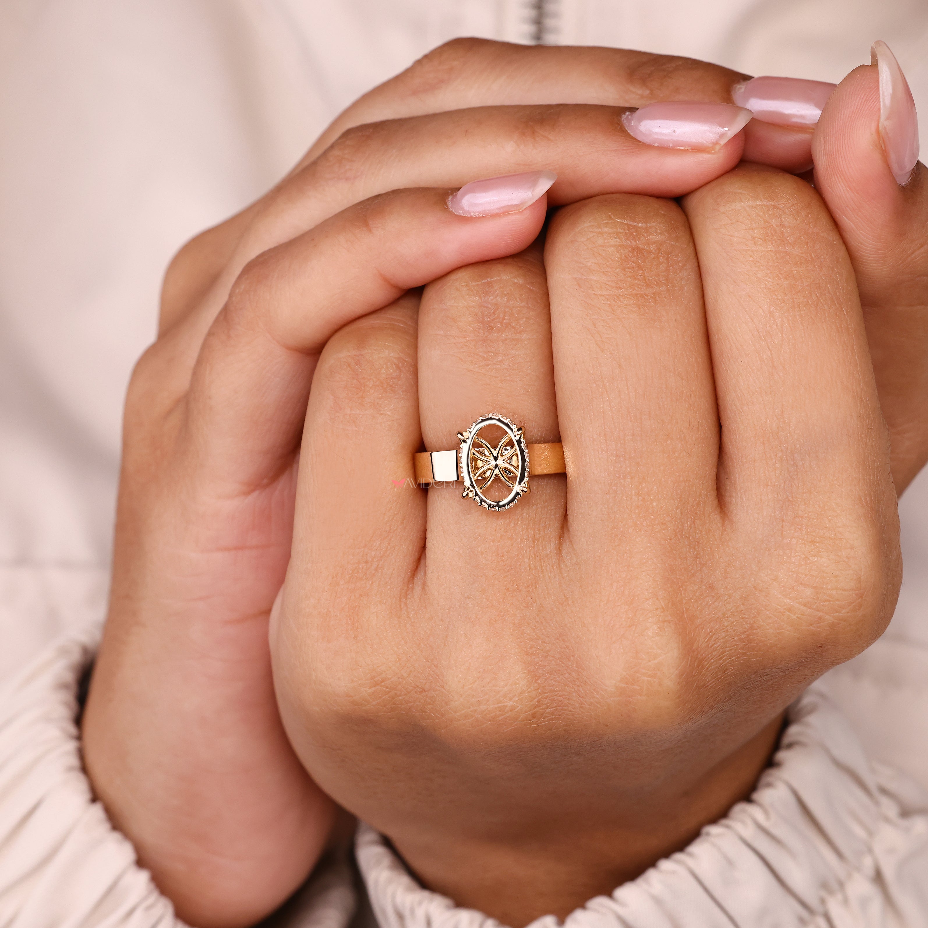 Semi mount ring for round and rose cut stones.
