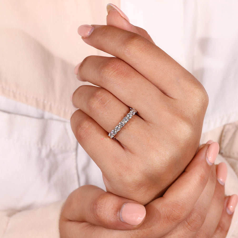 Avideri round cut diamond wedding band.