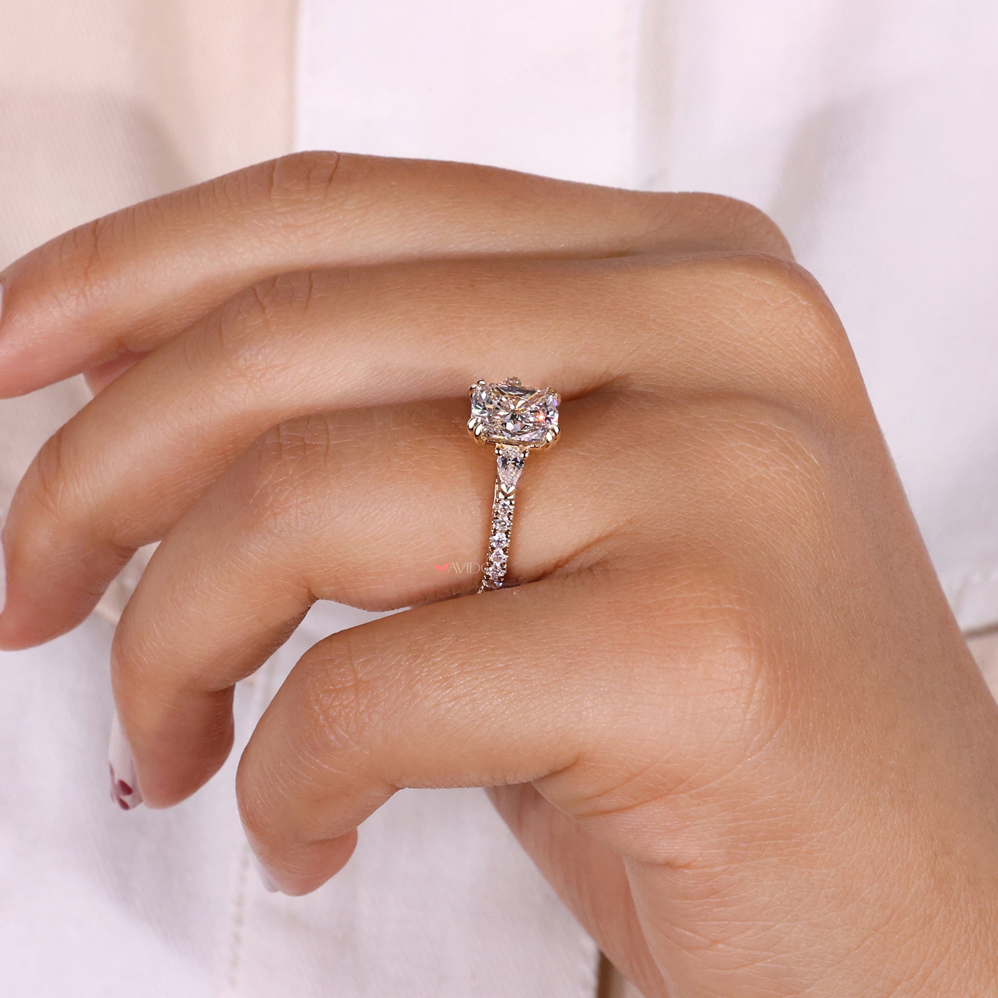 round diamond engagement ring pave ring
