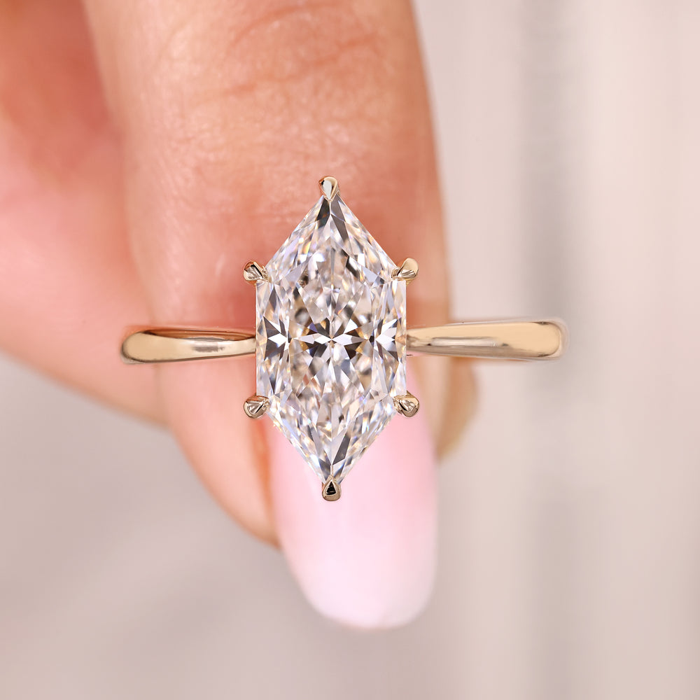 Handmade dutch marquise diamond ring with cathedral style.
