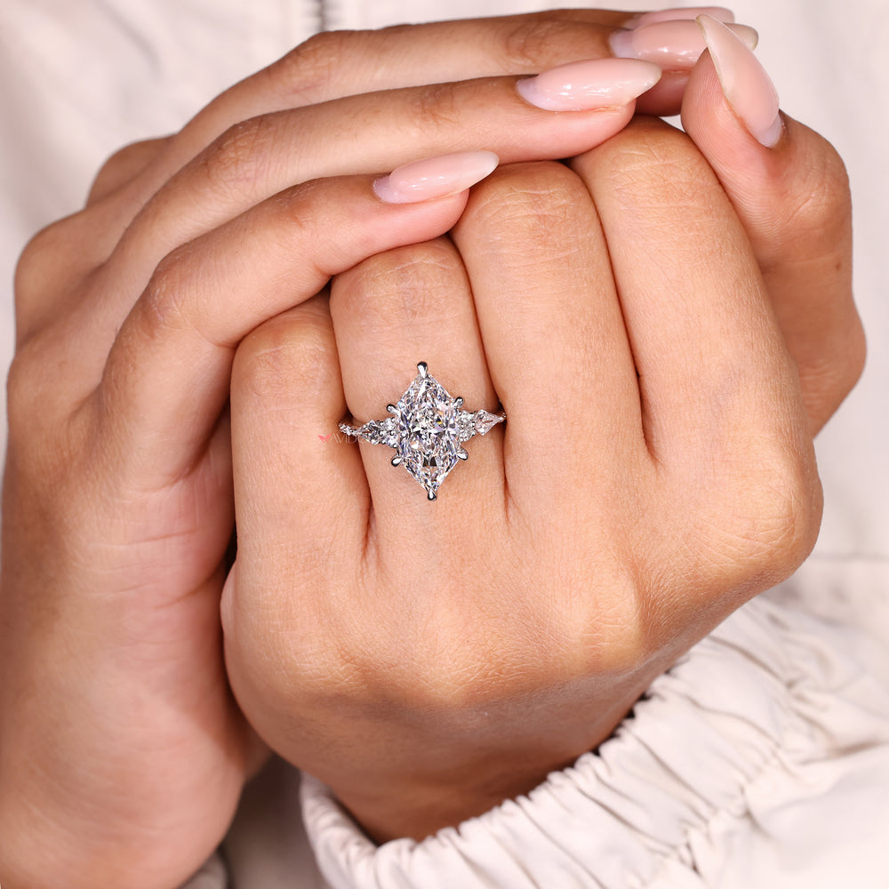 Dutch marquise ring with kite side stones and prongs
