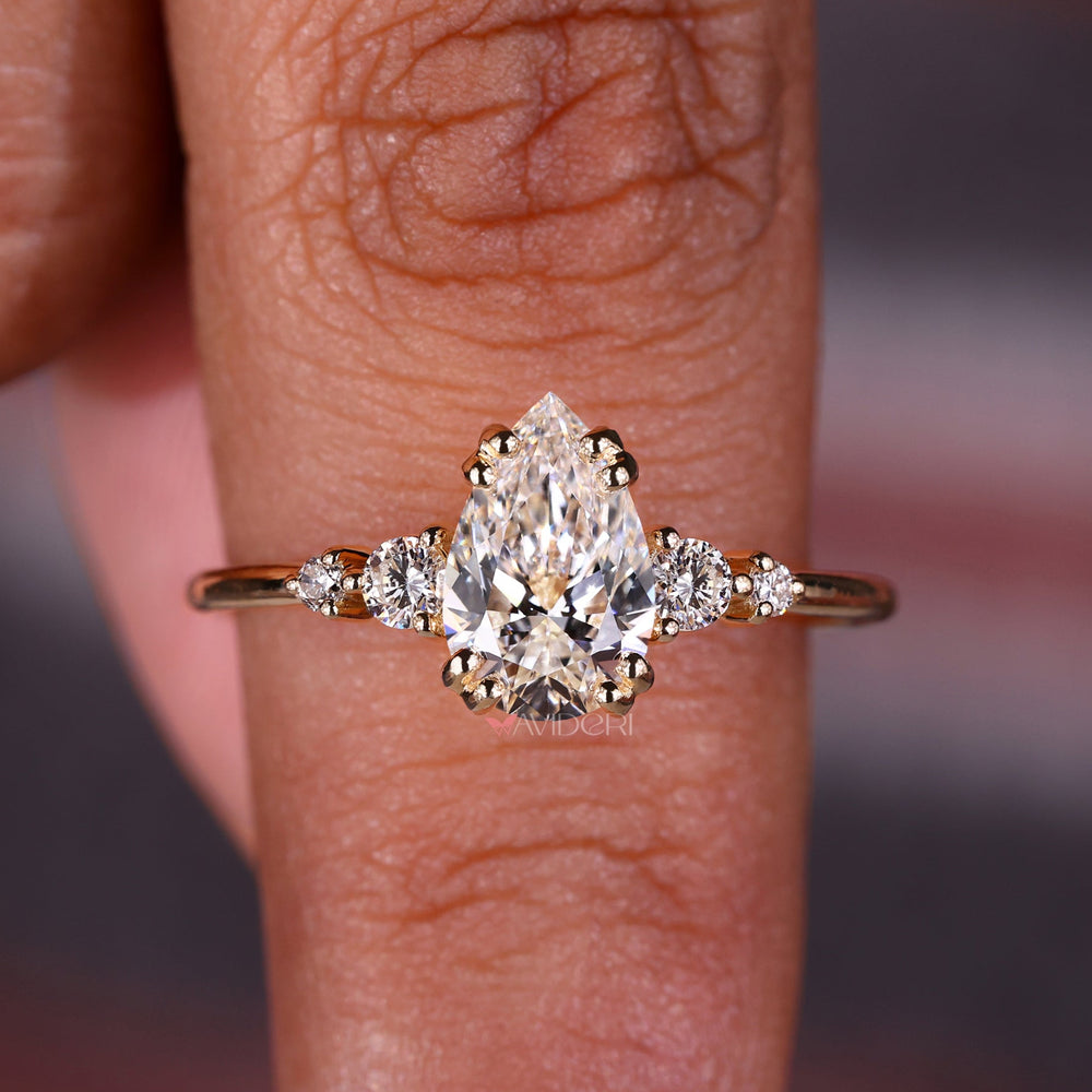 Muse Setting five stone ring with Lab Grown Diamond for sustainable and radiant beauty in every detail.
