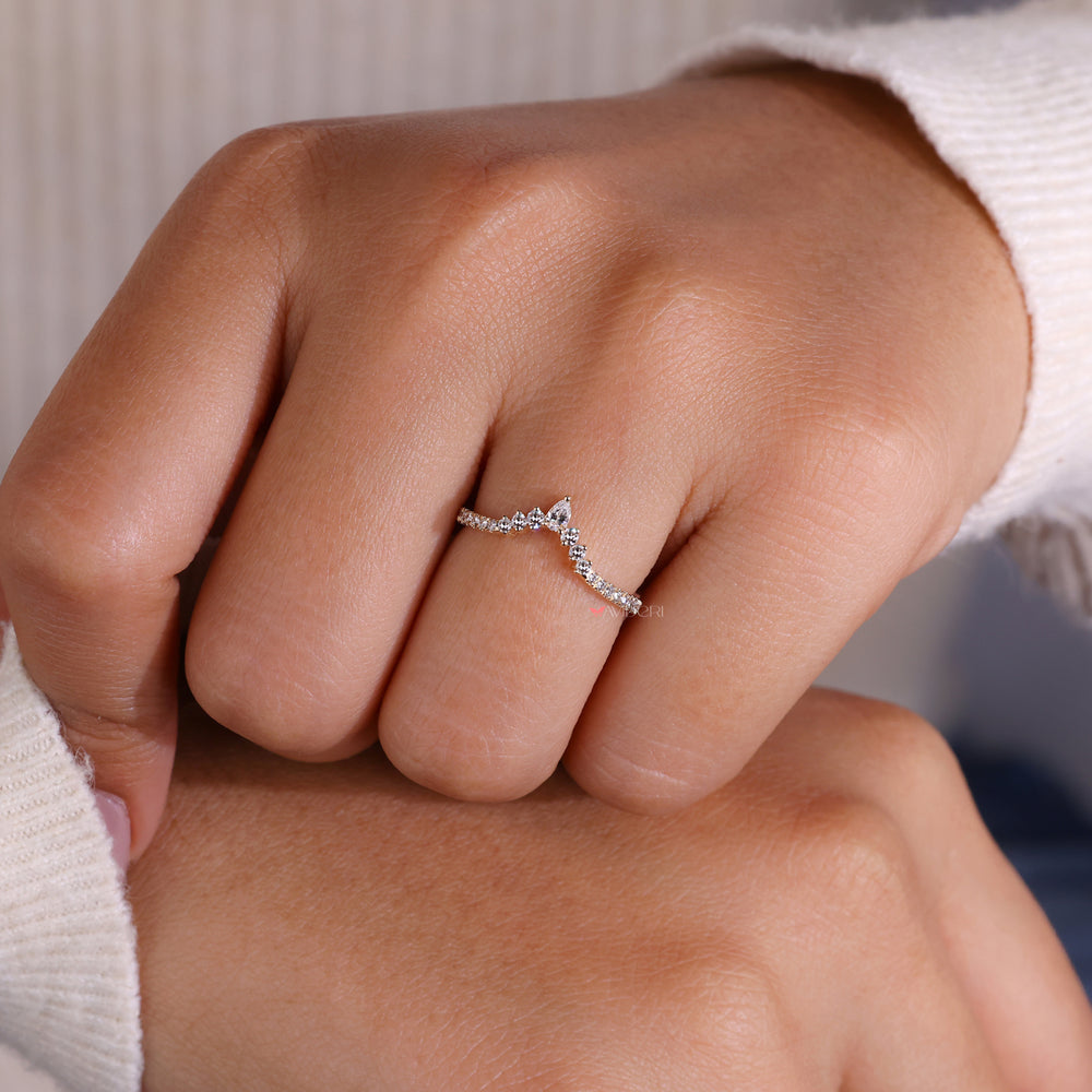 A luxurious platinum lab grown diamond ring that exudes sophistication and modern elegance for discerning tastes.
