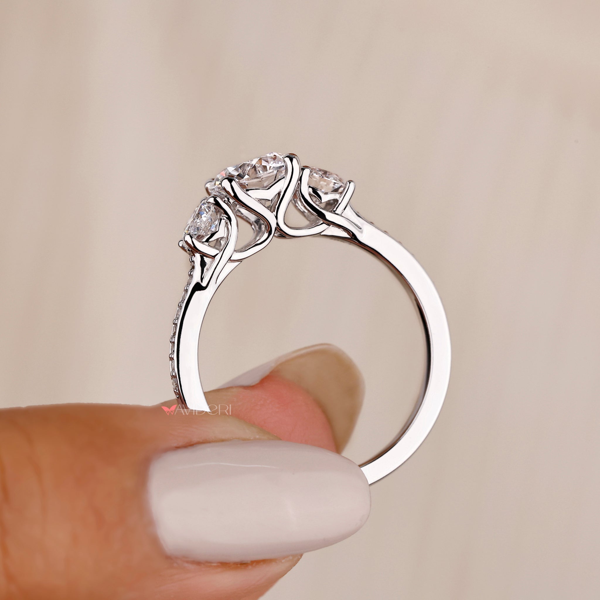 Round diamond engagement ring in white gold.
