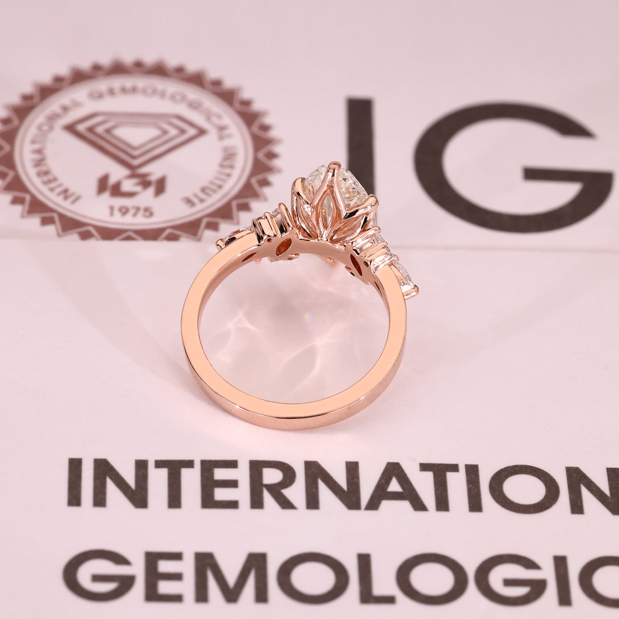 Handmade moval diamond ring by Avideri.