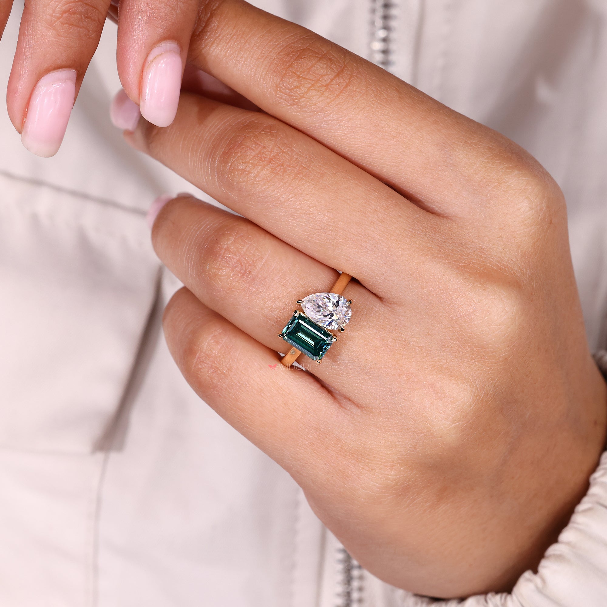 Handmade ring with pear and emerald cut in yellow gold.