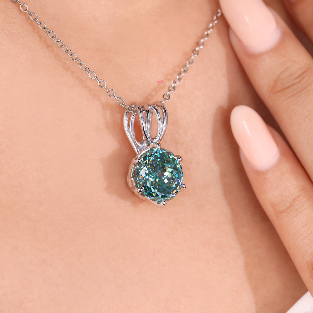 Cyan blue pendant set in a classic round shape.