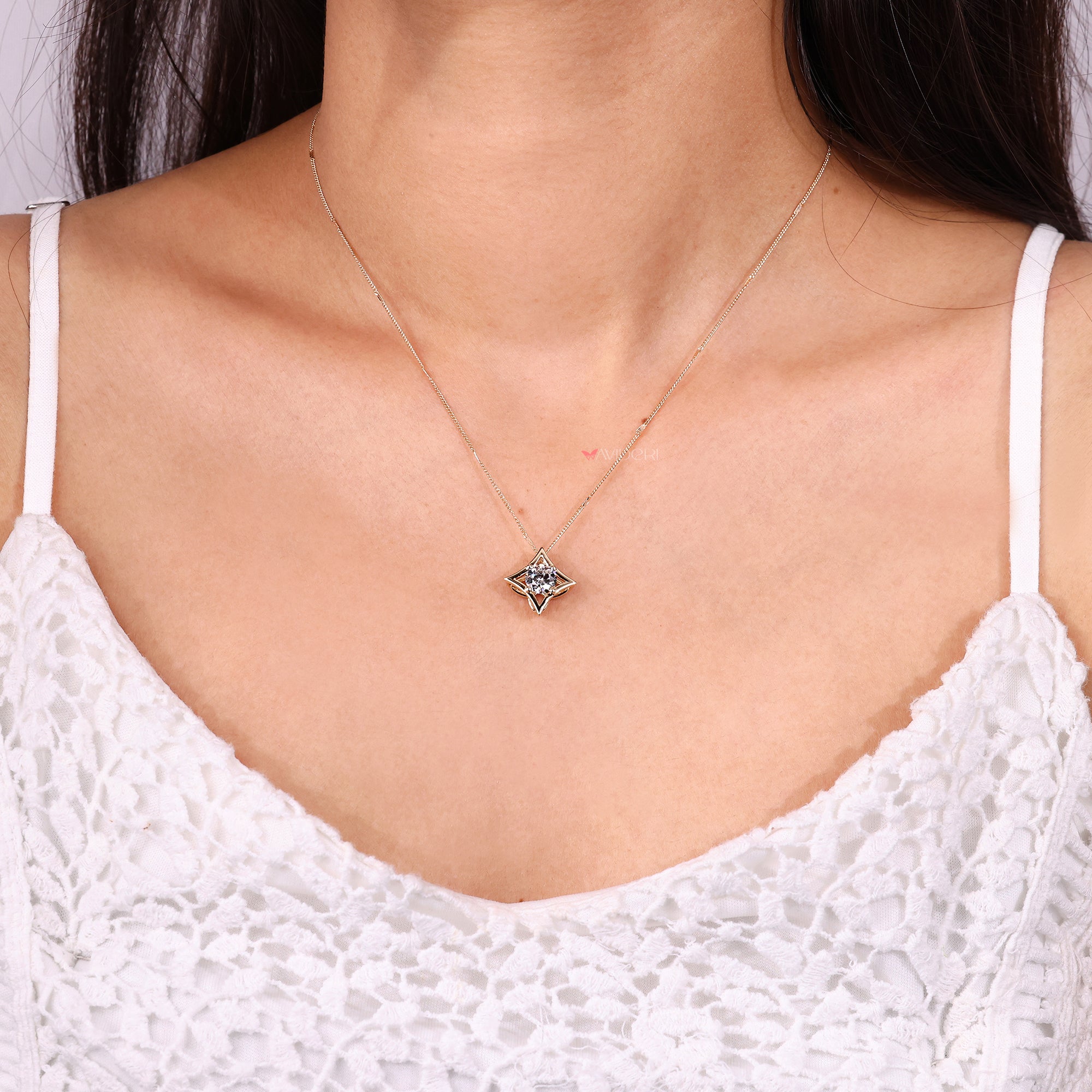 Avideri pendant with fancy pendant setting.