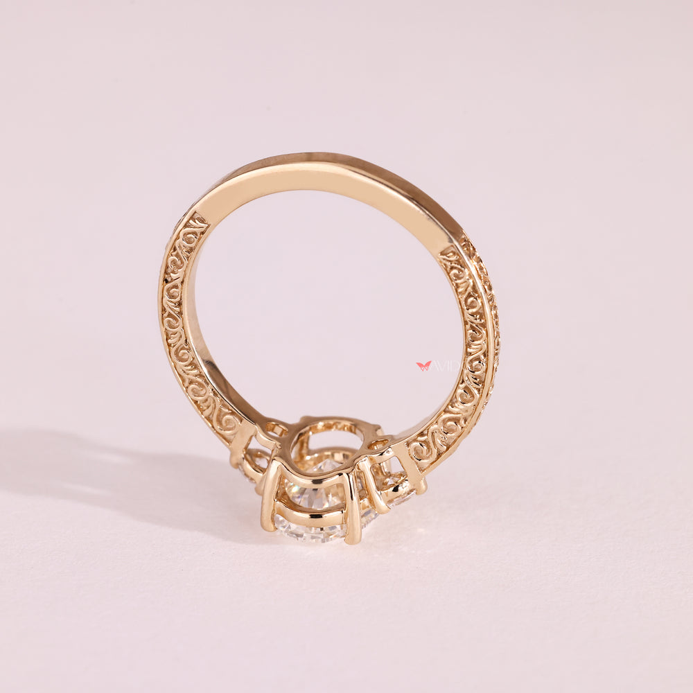 Avideri oval diamond ring with tapered shank and prongs
