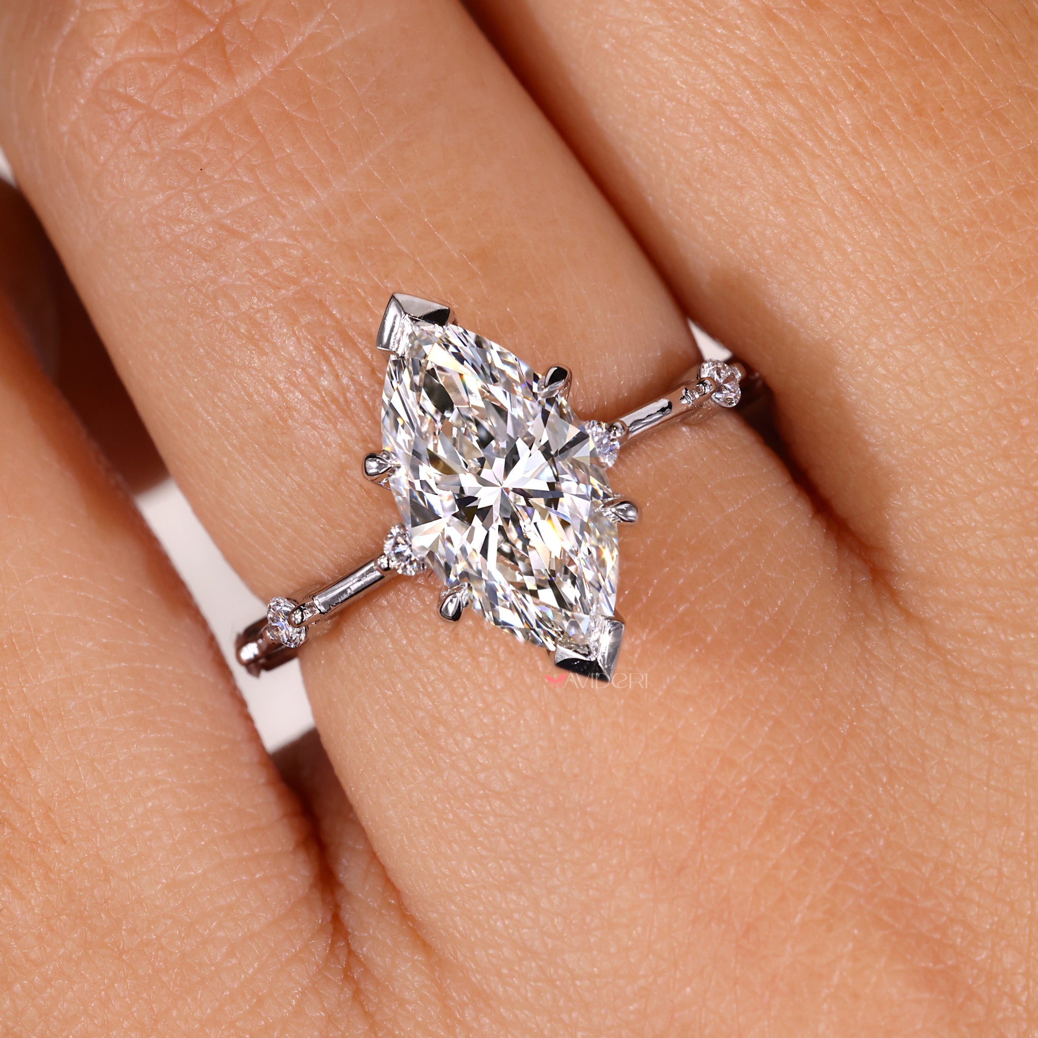 Prong setting with claw prong detail in a bold design.