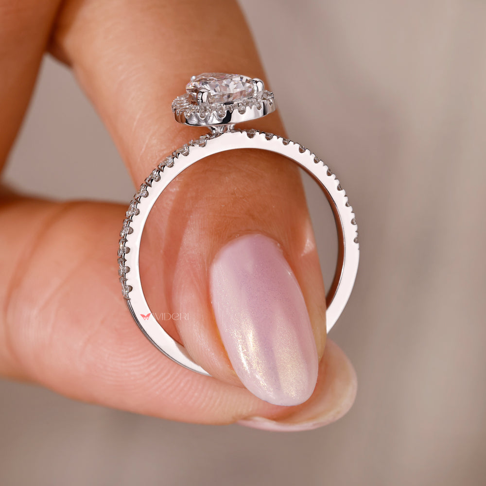 White gold diamond ring designed by Avideri.
