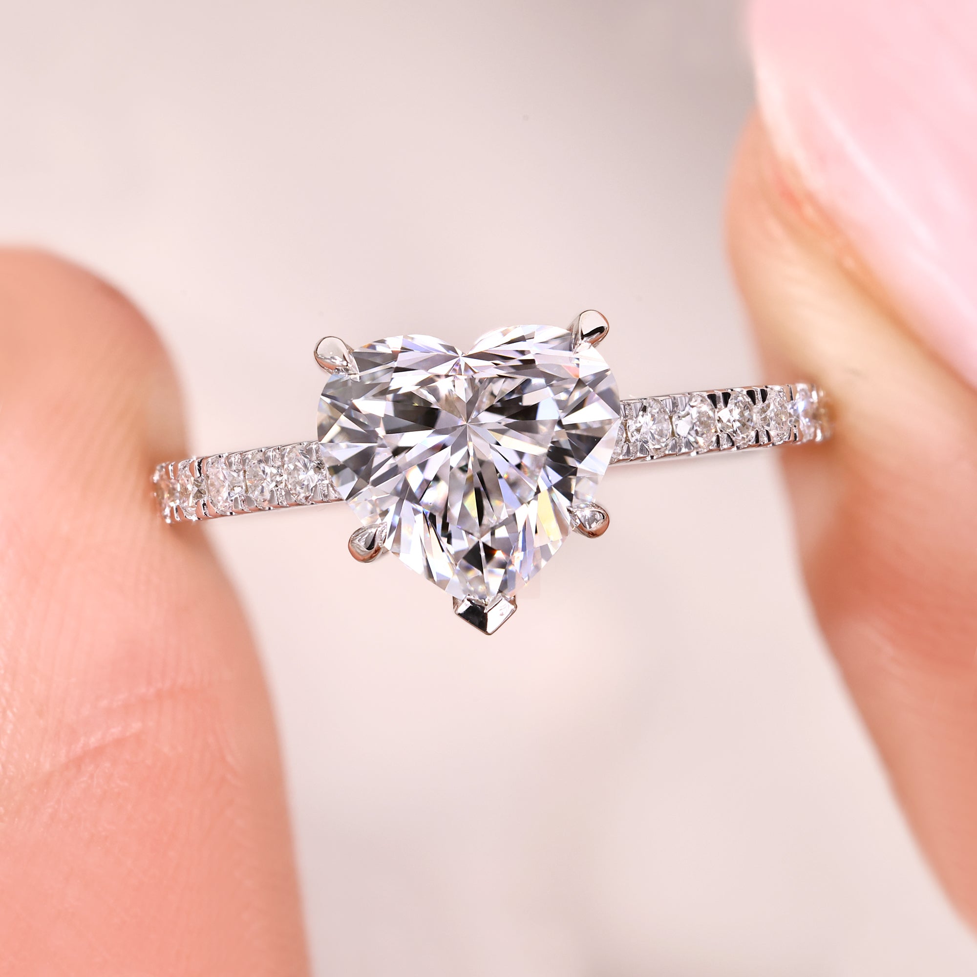 Buy engagement ring with IGI certified.