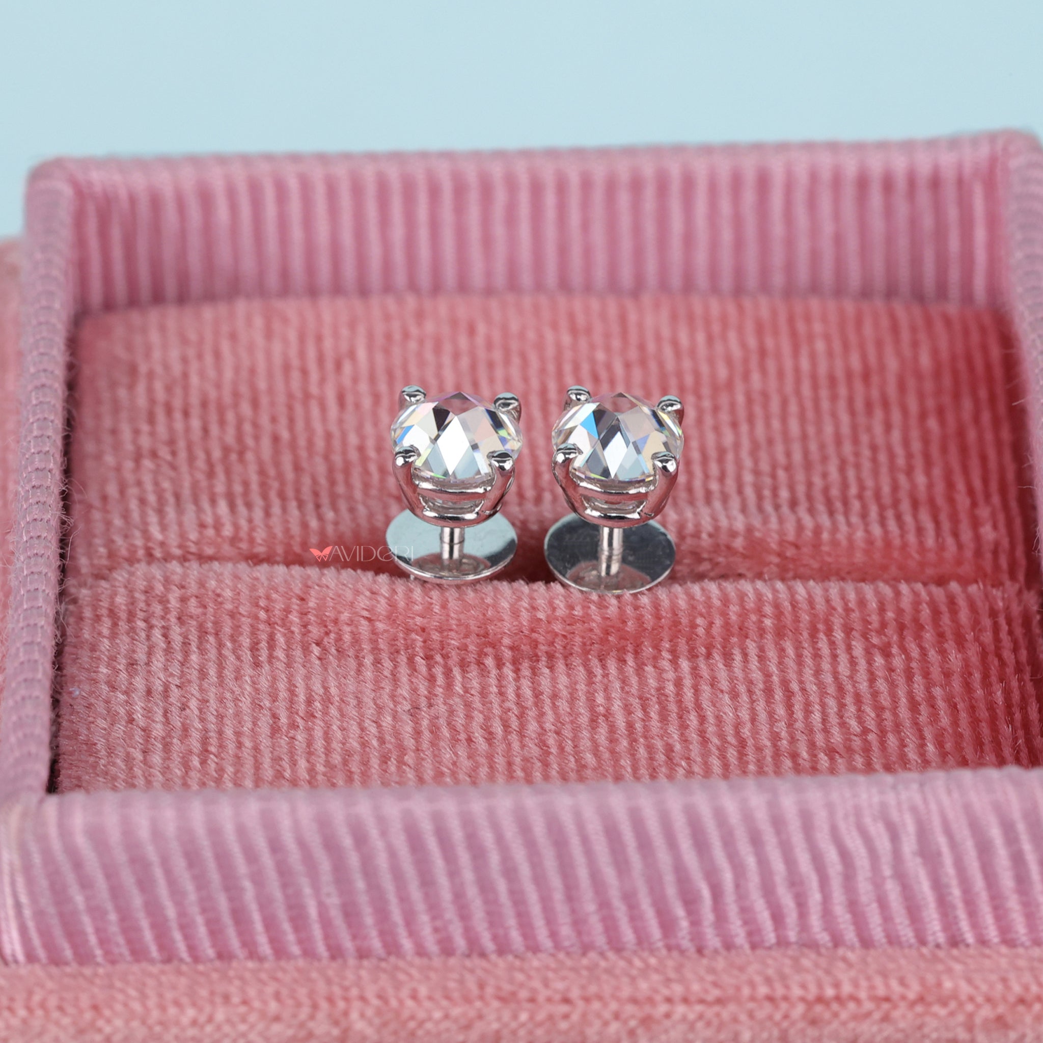 Avideri earrings combine style and lasting beauty.